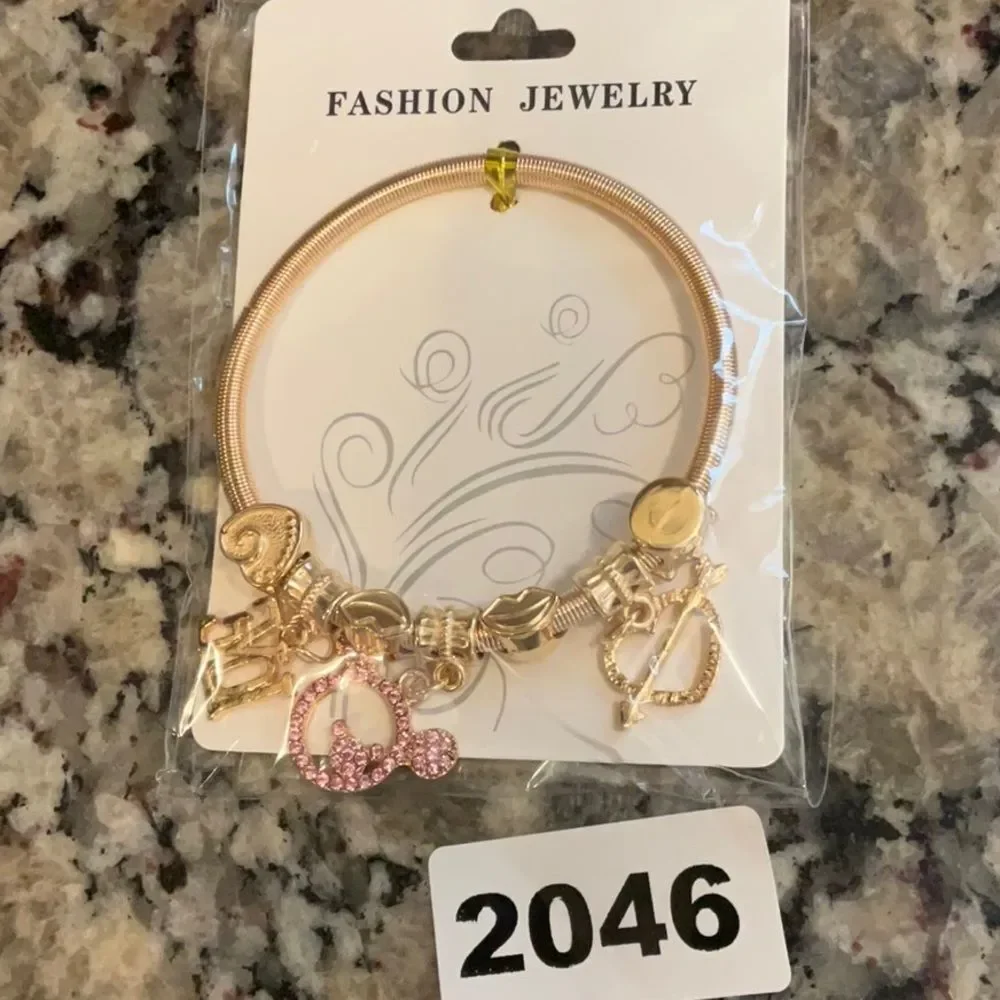 2046 Gold or‎ Silver Tone Micky Adult Size Stretchy Charm Bracelet